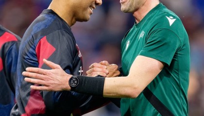 曼联欧联杯四分之一决赛：红魔的惊天逆转与狼队的遗憾