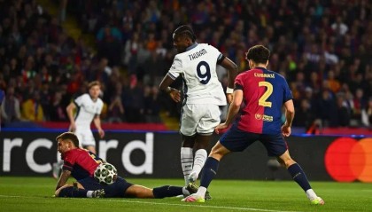 欧冠3-3神战！开场30秒破门+17岁新星纪录，邓弗里斯2射1传！