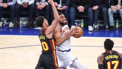 唐斯43+10吹杨空砍38+18 尼克斯加时险胜老鹰