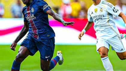 高手坟墓！巴黎左闸成世界级边锋噩梦半年锁死6大巨星太无解